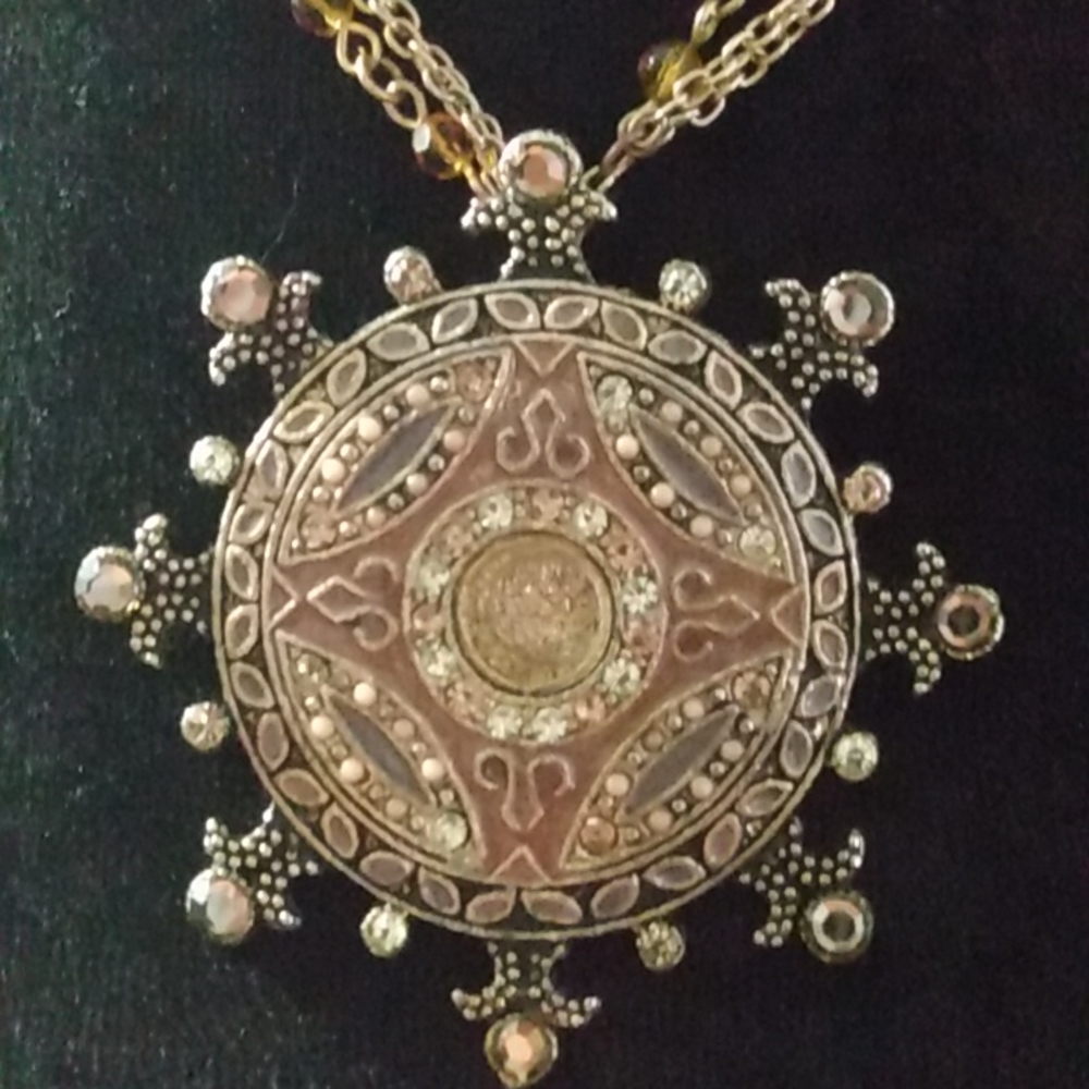 Beautiful Amber stone pendant necklace